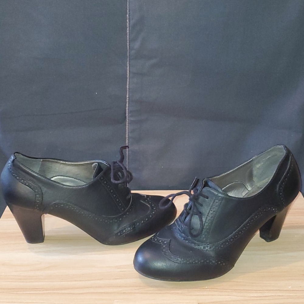 Kelly & Katie Black Stacked Heel Saddle Shoes